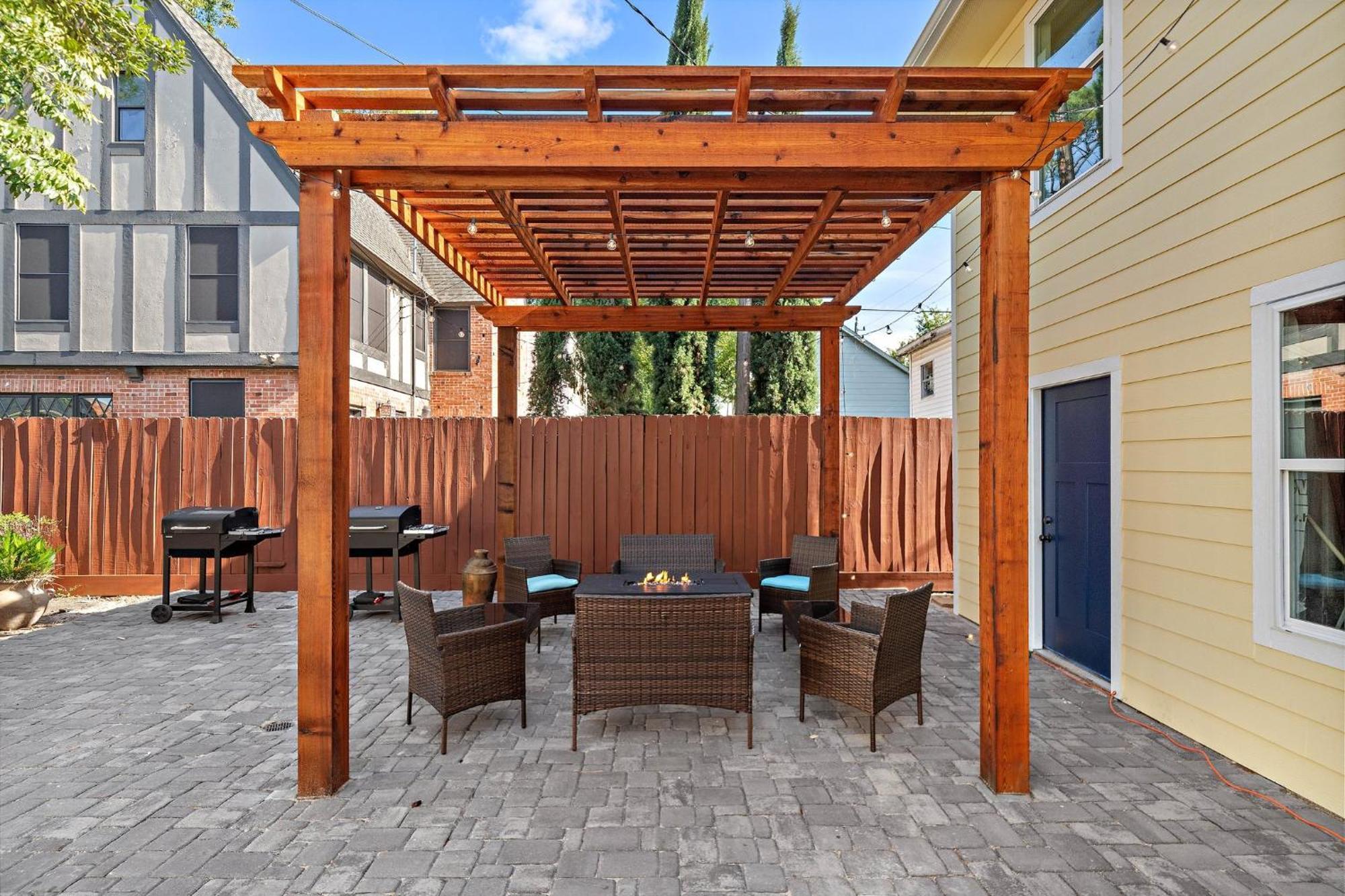 Midtown, Med Center, Dt Games Patio Bbq * Houston